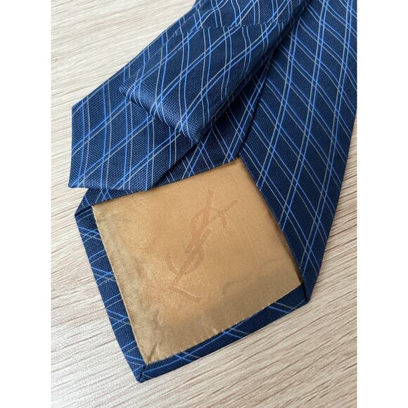 Yves Saint Laurent Classic Blue Striped Design 100% Silk Italian Designer Tie - Picture 6 of 6
